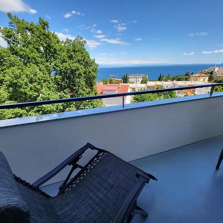 Apartment With Direct Sea View, Free Parking And Close To Beaches And Promenade Laurana Esterno foto