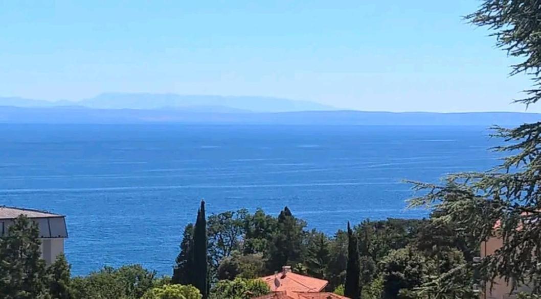 Apartment With Direct Sea View, Free Parking And Close To Beaches And Promenade Laurana Esterno foto