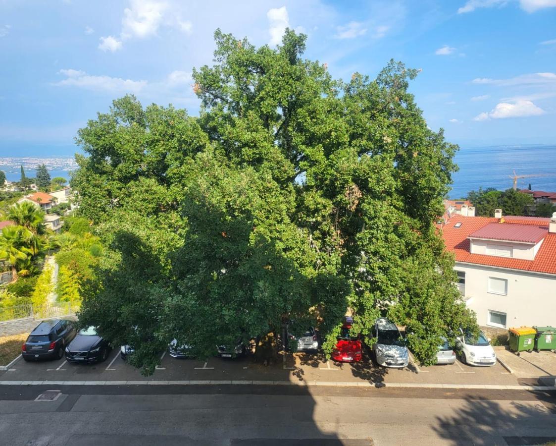 Apartment With Direct Sea View, Free Parking And Close To Beaches And Promenade Laurana Esterno foto