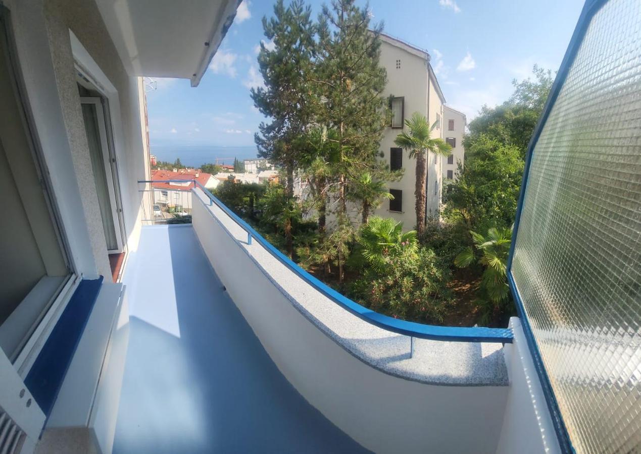 Apartment With Direct Sea View, Free Parking And Close To Beaches And Promenade Laurana Esterno foto