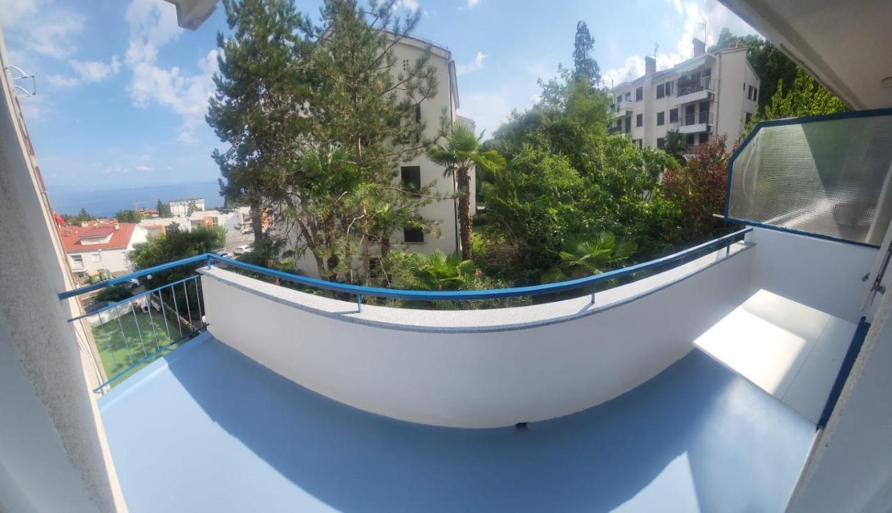 Apartment With Direct Sea View, Free Parking And Close To Beaches And Promenade Laurana Esterno foto