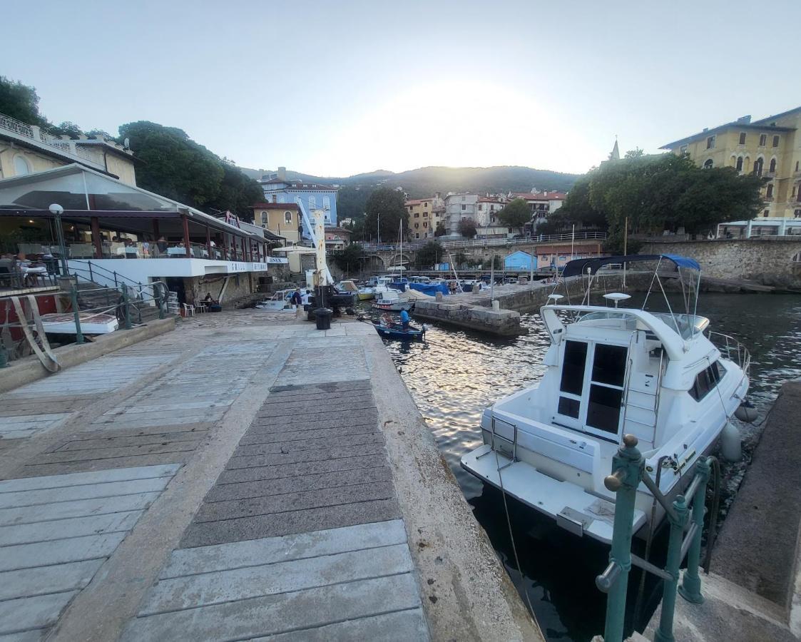 Apartment With Direct Sea View, Free Parking And Close To Beaches And Promenade Laurana Esterno foto