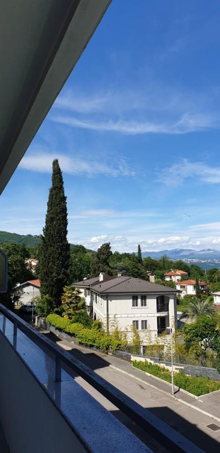 Apartment With Direct Sea View, Free Parking And Close To Beaches And Promenade Laurana Esterno foto