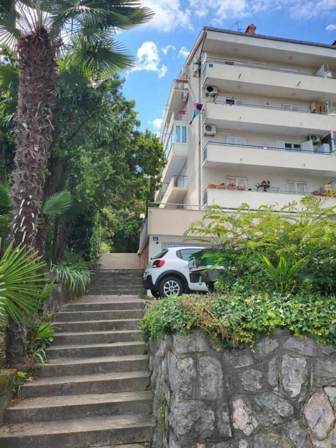 Apartment With Direct Sea View, Free Parking And Close To Beaches And Promenade Laurana Esterno foto