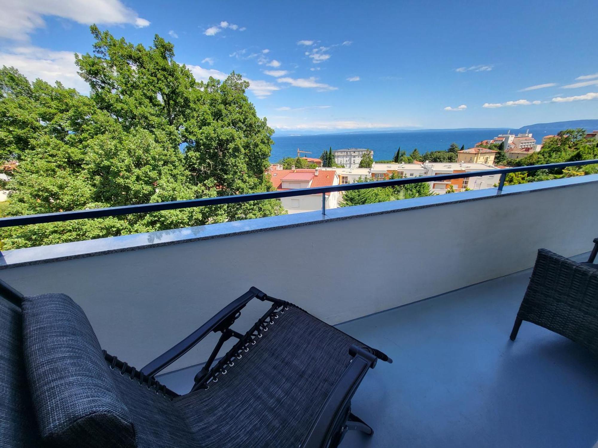 Apartment With Direct Sea View, Free Parking And Close To Beaches And Promenade Laurana Esterno foto