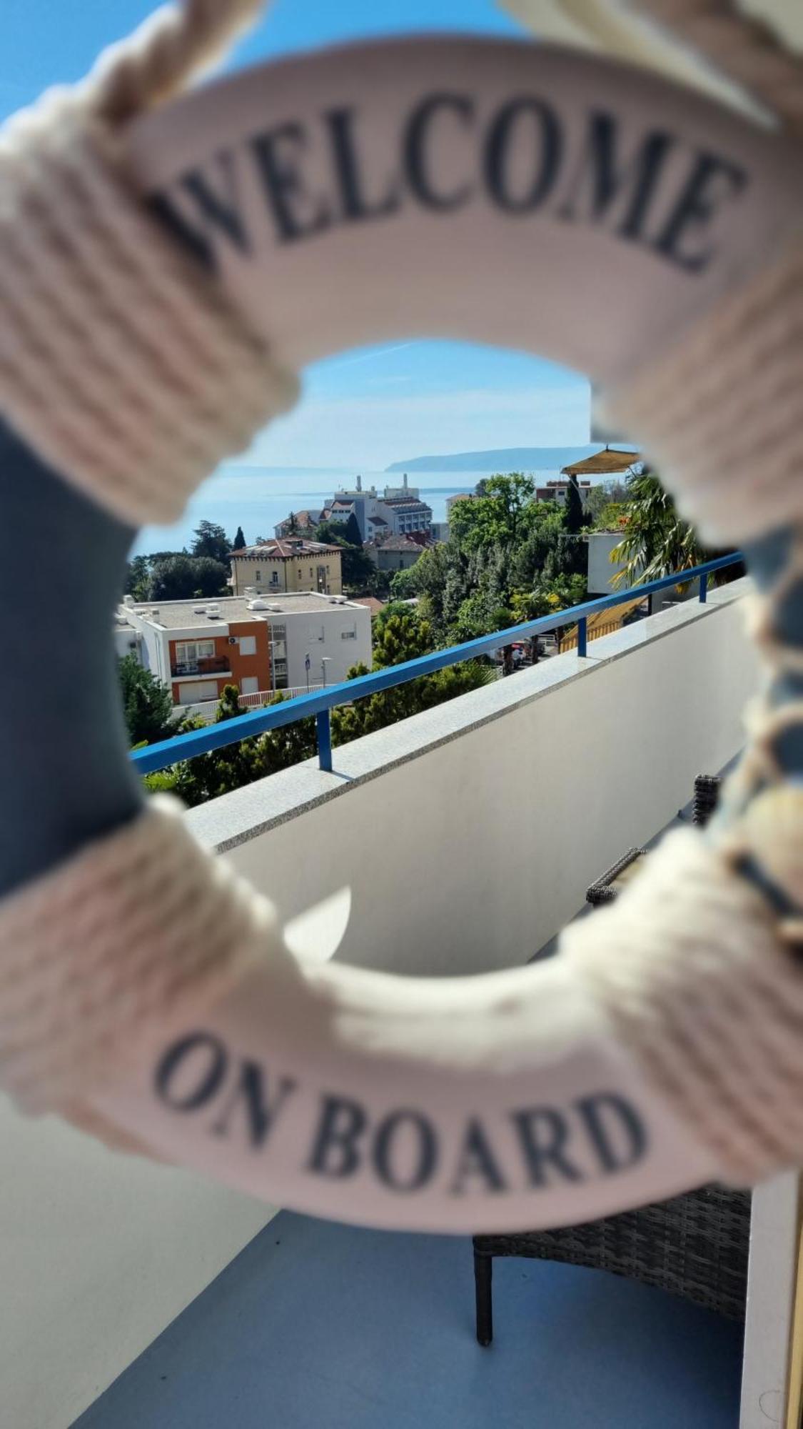 Apartment With Direct Sea View, Free Parking And Close To Beaches And Promenade Laurana Esterno foto