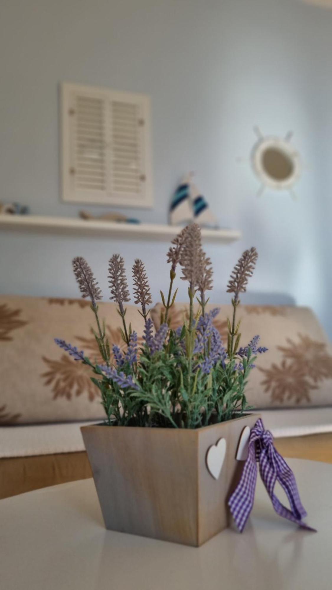 Apartment With Direct Sea View, Free Parking And Close To Beaches And Promenade Laurana Esterno foto