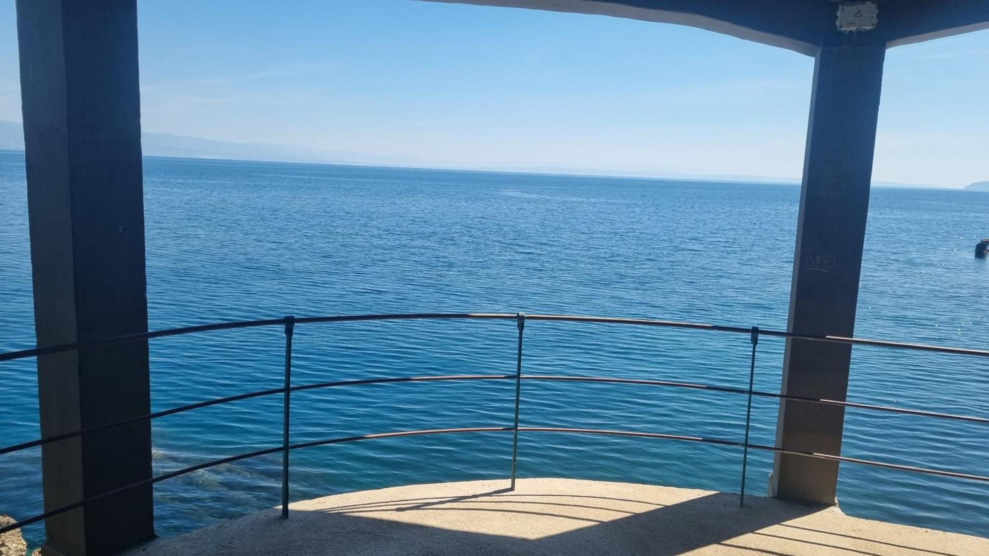 Apartment With Direct Sea View, Free Parking And Close To Beaches And Promenade Laurana Esterno foto