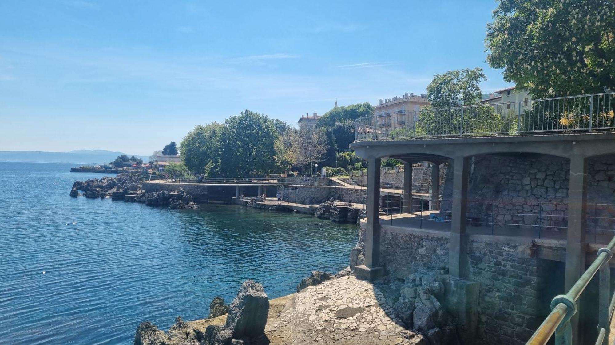 Apartment With Direct Sea View, Free Parking And Close To Beaches And Promenade Laurana Esterno foto