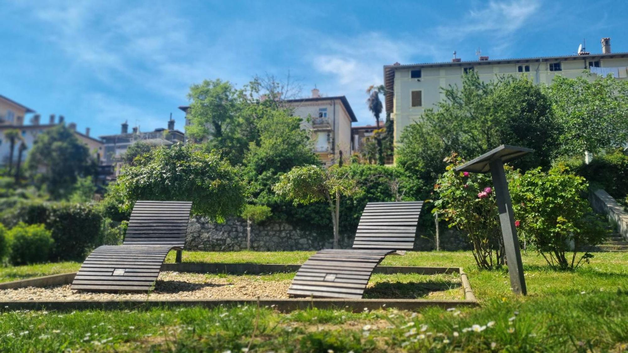 Apartment With Direct Sea View, Free Parking And Close To Beaches And Promenade Laurana Esterno foto