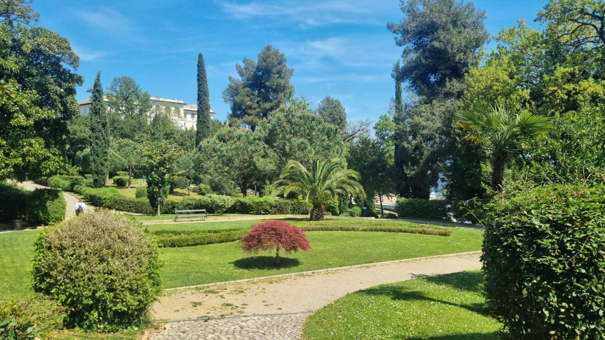 Apartment With Direct Sea View, Free Parking And Close To Beaches And Promenade Laurana Esterno foto